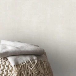 Superfresco Easy Vliesbehang Extra Breed Linnen Uni Met Glans Gebroken Wit (103785) 7 Superfresco Easy Vliesbehang Extra Breed Linnen Uni Met Glans Gebroken Wit (103785) -Behang Verkoop 123 1911